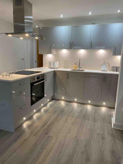 Luxury Town Centre Apartment Walking Distance To Rsc Theatre Stratford-upon-Avon Exterior photo